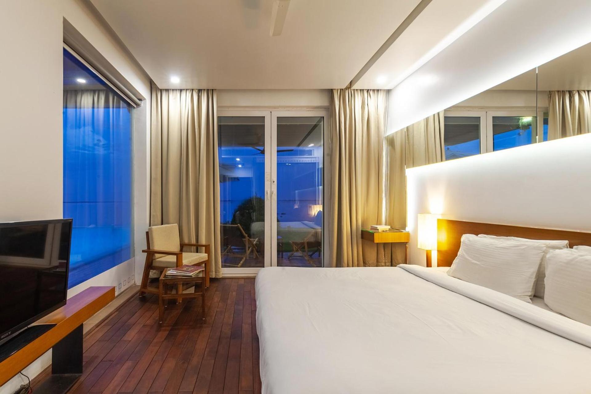 Stayvista At The Rain - River Villa With Infinity Pool Alappuzha ภายนอก รูปภาพ