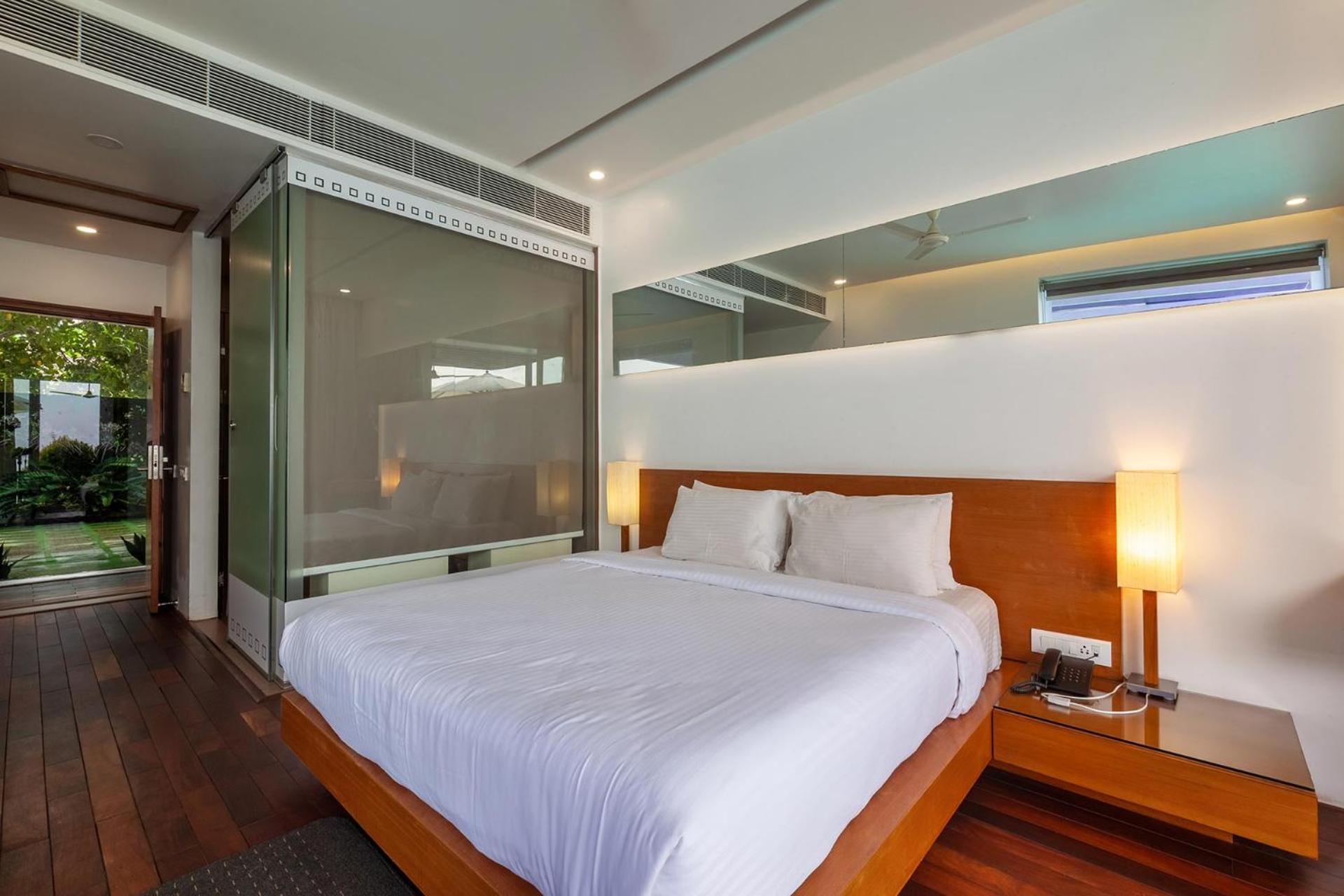 Stayvista At The Rain - River Villa With Infinity Pool Alappuzha ภายนอก รูปภาพ