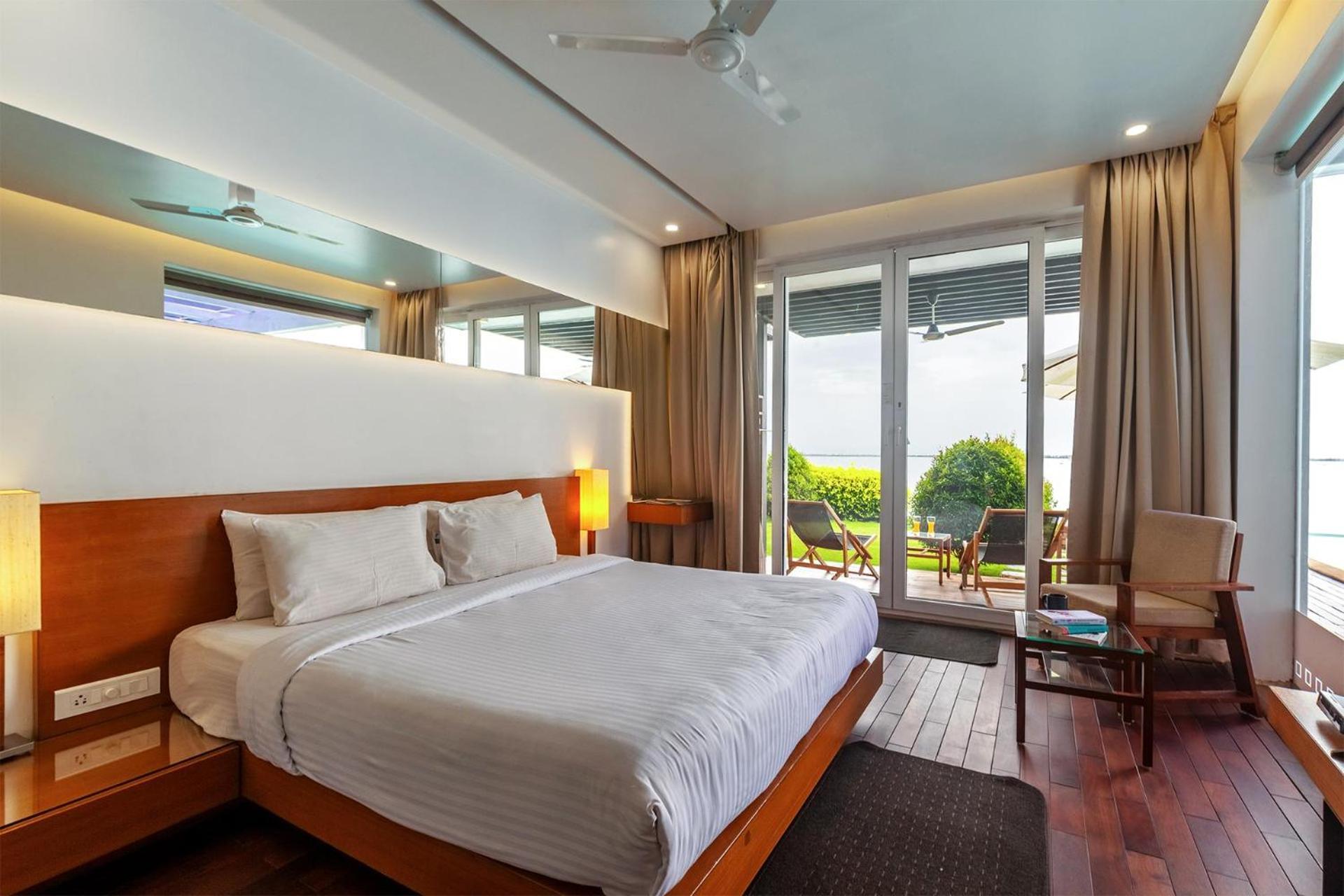 Stayvista At The Rain - River Villa With Infinity Pool Alappuzha ภายนอก รูปภาพ