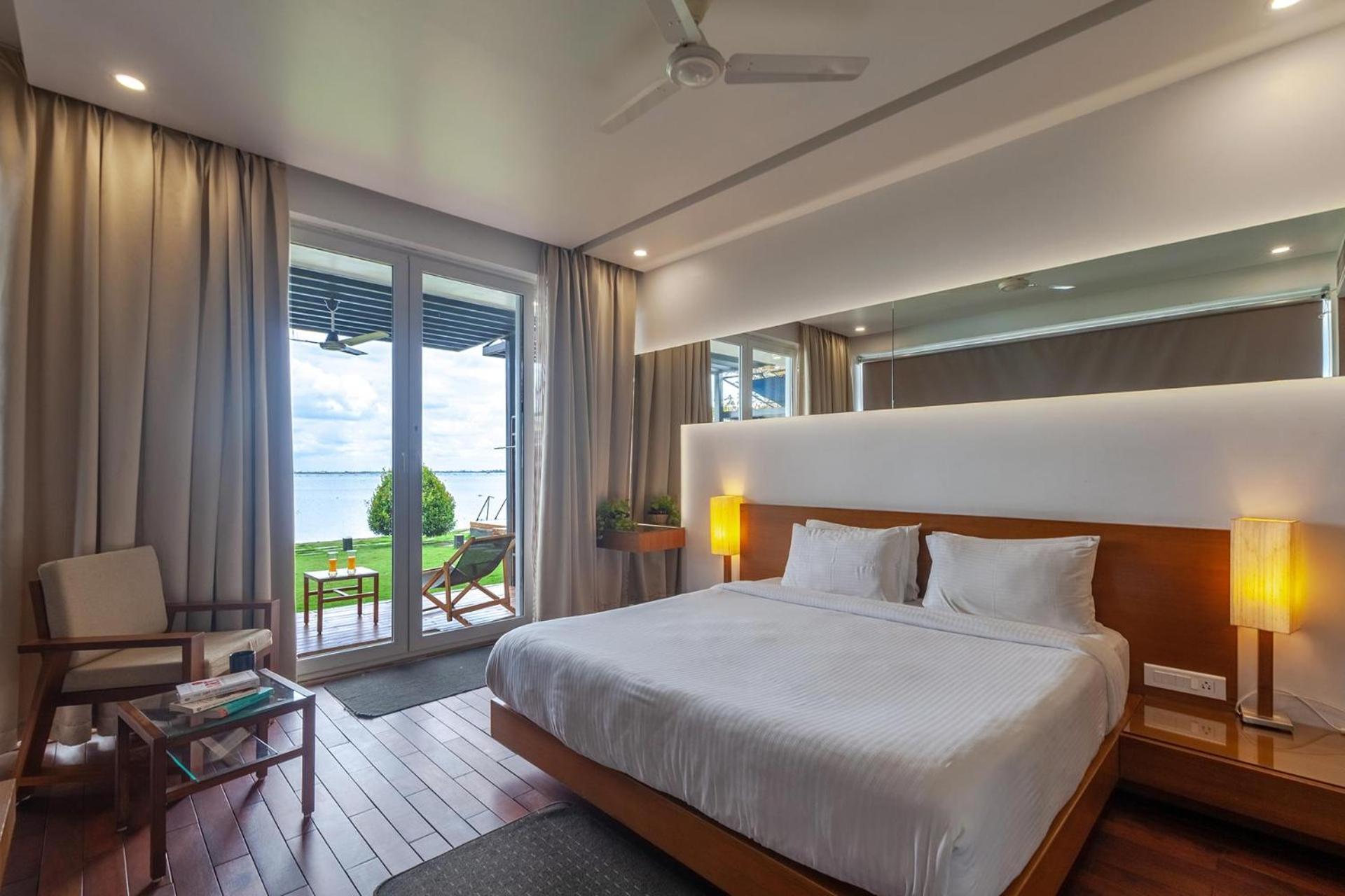 Stayvista At The Rain - River Villa With Infinity Pool Alappuzha ภายนอก รูปภาพ