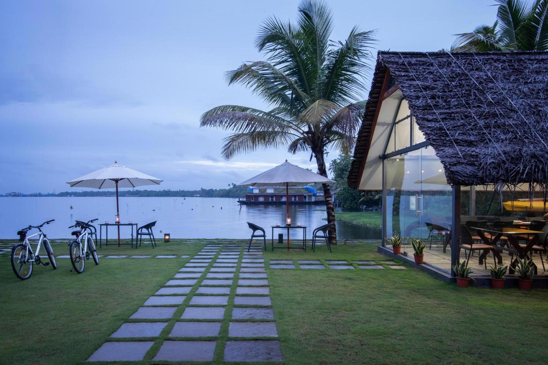 Stayvista At The Rain - River Villa With Infinity Pool Alappuzha ภายนอก รูปภาพ