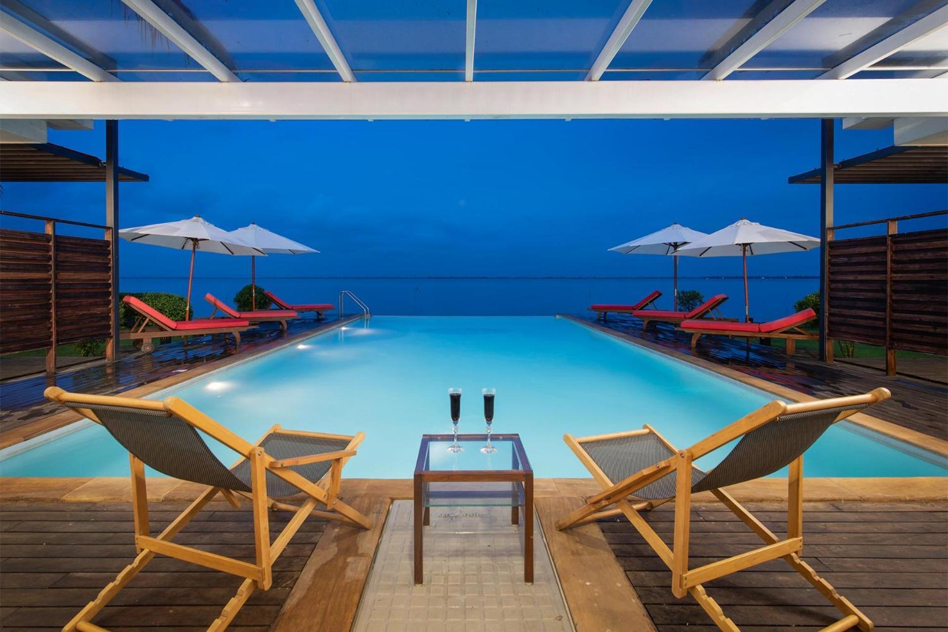 Stayvista At The Rain - River Villa With Infinity Pool Alappuzha ภายนอก รูปภาพ
