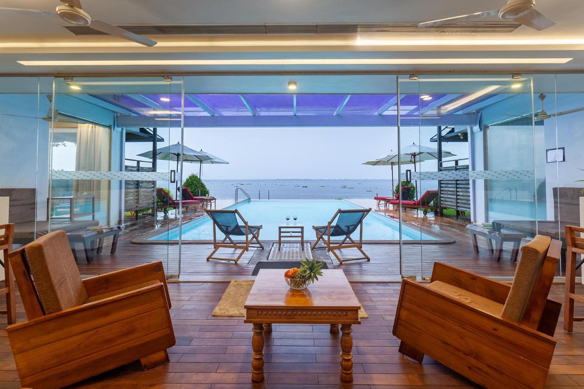 Stayvista At The Rain - River Villa With Infinity Pool Alappuzha ภายนอก รูปภาพ