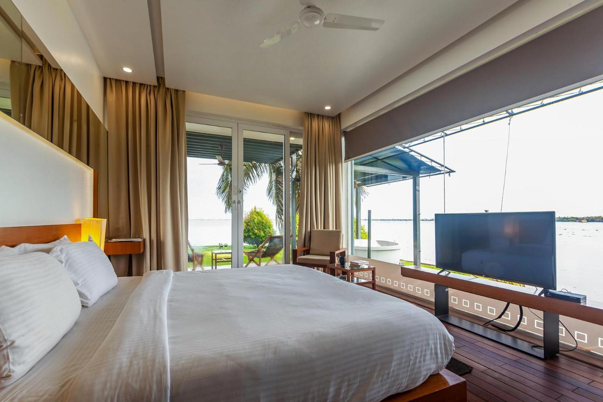Stayvista At The Rain - River Villa With Infinity Pool Alappuzha ภายนอก รูปภาพ