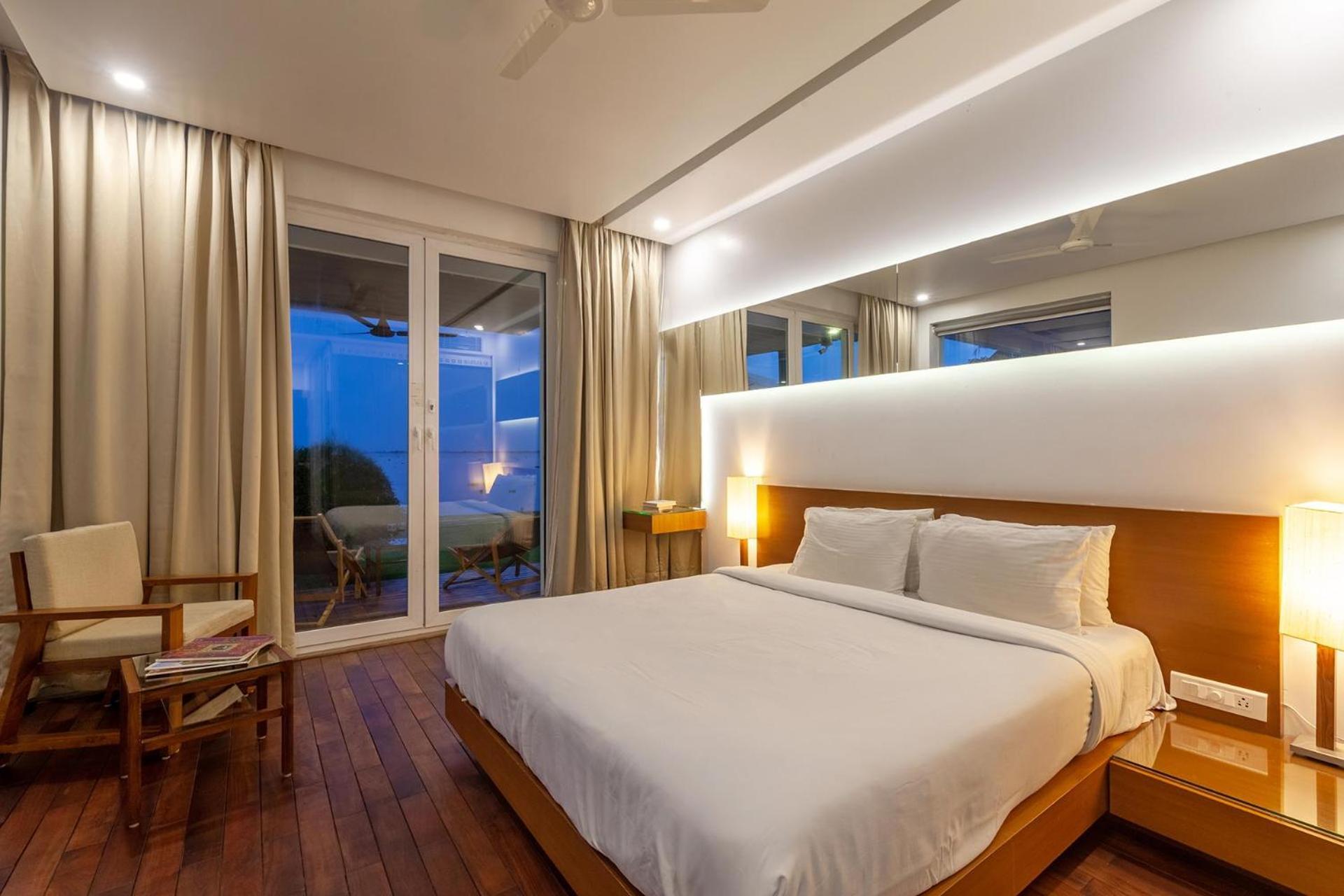 Stayvista At The Rain - River Villa With Infinity Pool Alappuzha ภายนอก รูปภาพ