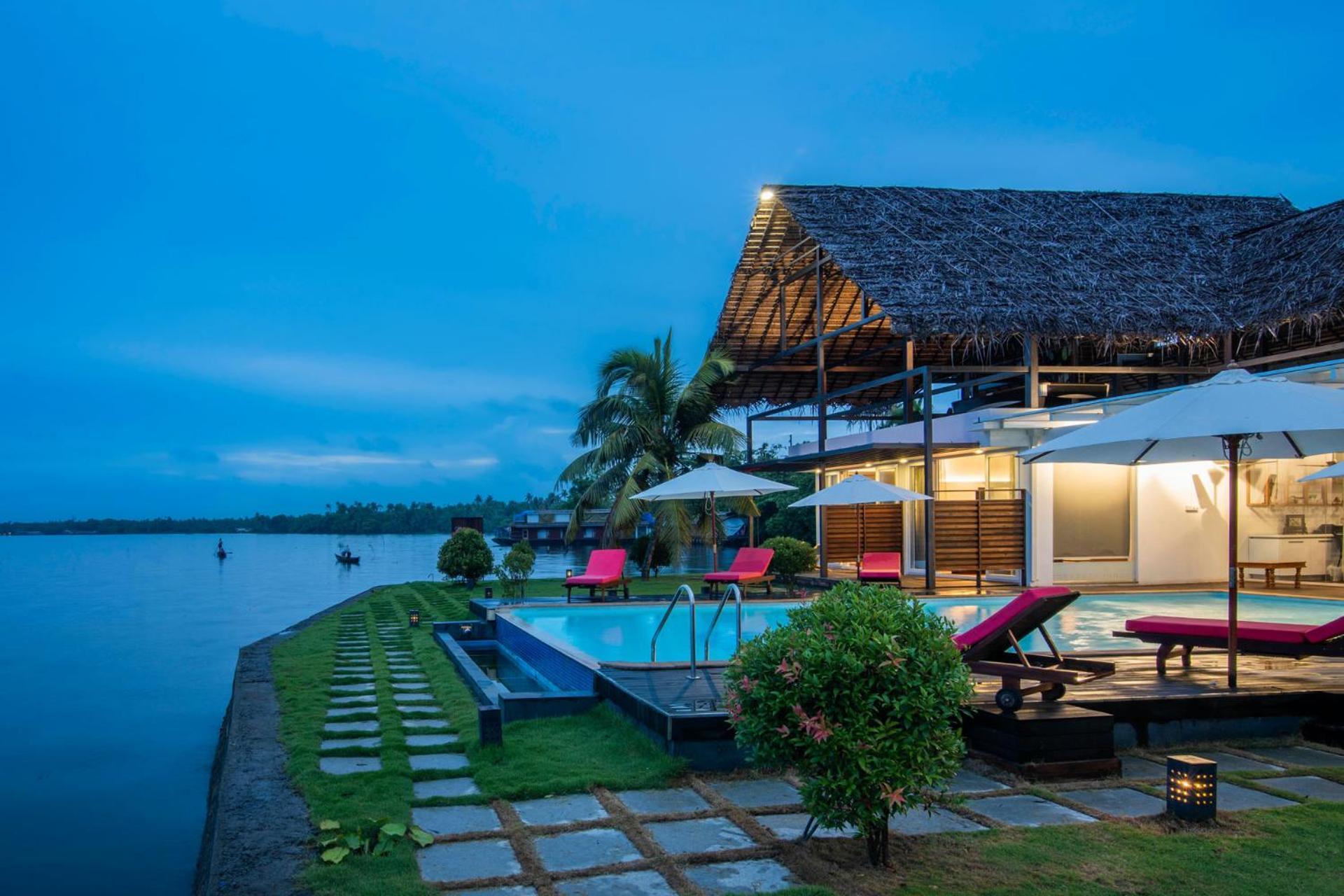Stayvista At The Rain - River Villa With Infinity Pool Alappuzha ภายนอก รูปภาพ