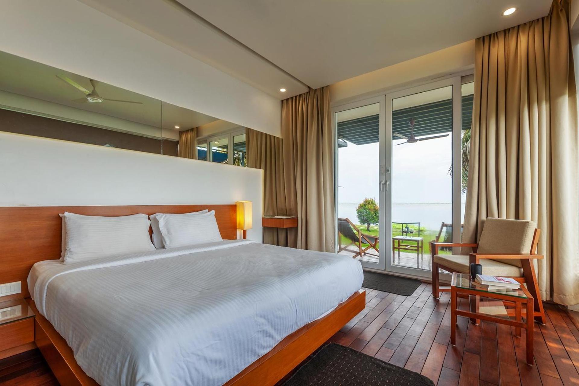 Stayvista At The Rain - River Villa With Infinity Pool Alappuzha ภายนอก รูปภาพ