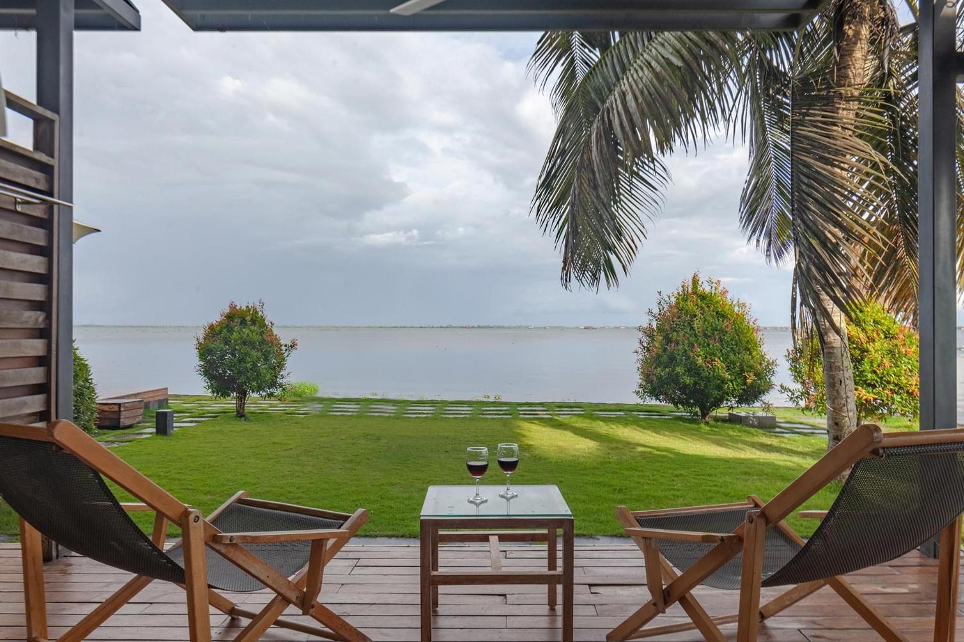 Stayvista At The Rain - River Villa With Infinity Pool Alappuzha ภายนอก รูปภาพ